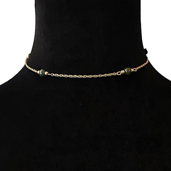 Choker Necklace Gold Tone Chain Green Stone Beads 15 Inch Length - Picture 1 of 5